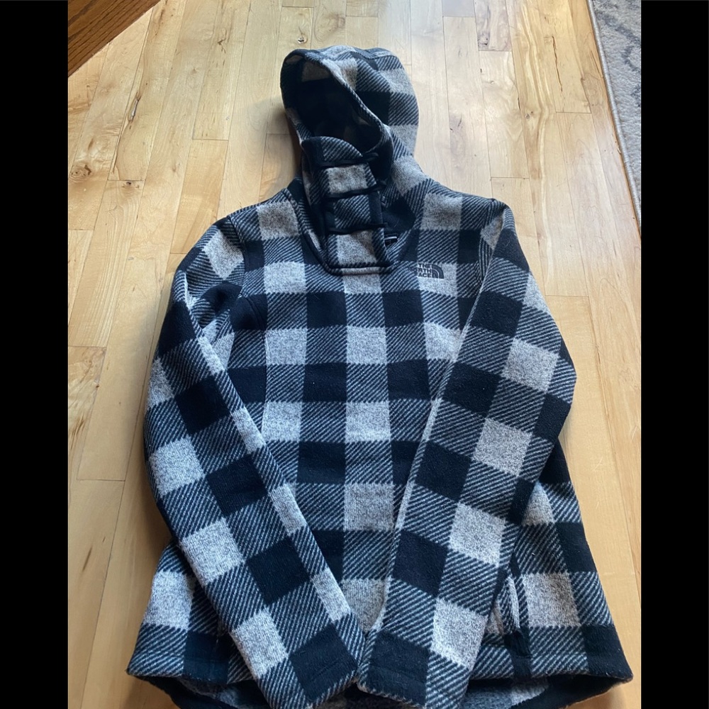 Woman’s North Face Pullover Sweatshirt